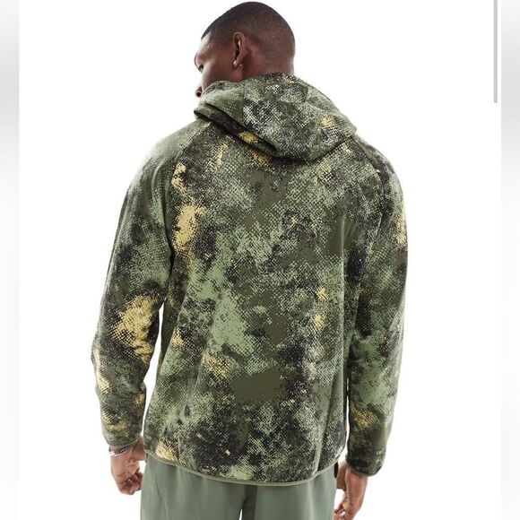 Nike Camouflage Therma Fit Hoodie in Green and Yellow - Picture 3 of 8
